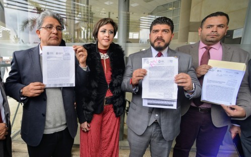 En el caso de SEDESOL  son tres contratos que ascienden a más 55 millones de pesos por el arrendamiento 283 unidades vehiculares, falsificación de firmas y más.  