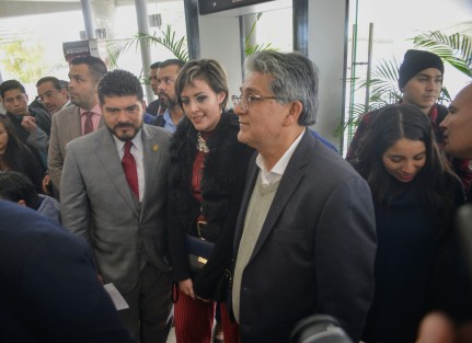 Por su parte la SEV denunció los posibles delitos de tráfico de influencias en el otorgamiento  de 77 plazas; y Espacios Educativos dijo que hay más de 500 obras sin concluir en estado.