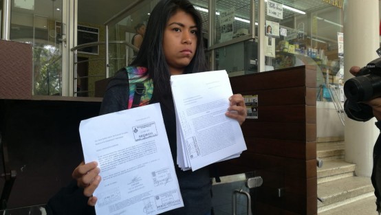 Karla Pino, estudiante de música de la UV, dijo ser víctima por parte de un profesor, de nombre Juan Martínez Cortez; a decir de la alumna, autoridades de la Universidad  no han hecho nada a pesar de las denuncias.  