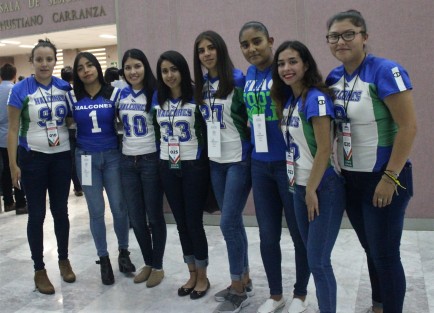 Jóvenes acudieron a los diputados locales para eventos a realizar. Esta es una práctica común a falta de recursos oficiales para múltiples actividades culturales que se dan en Xalapa.