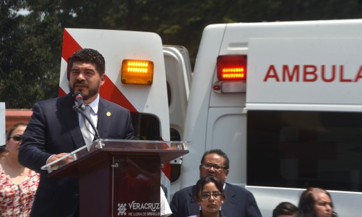 En las instalaciones de la Escuela Normal Veracruzana, se realizó el arranque de  la Colecta Nacional de la Cruz Roja, en la que participÓ el secretario de Educación, Zenyanzen Escobar, quien invitó a los xalapeños a donar.  
