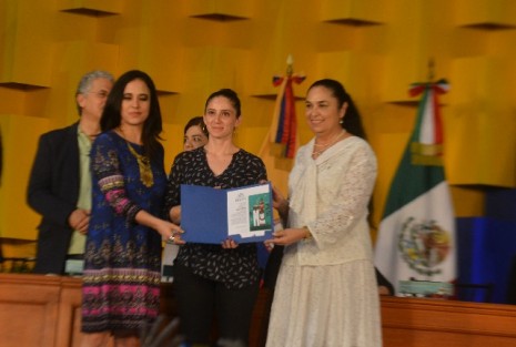 Durante la inauguración fueron entregados los premios de primera novela Sergio Galindo, y Dramaturgia Emilio Carballido, además de reconocimientos  por 25 años de la FILU.   