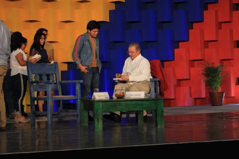La FILU 2019 presentó dentro de sus actividades uno de los programas de Canal Once,  Leo con Once, conducido por Miguel de la Cruz, en el que participó el escritor, poeta y ensayista colombiano, Darío Jaramillo, quien al final del mismo firmó ejemplares de sus obras, para los asistentes. 
