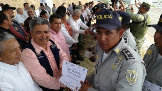 El alcalde de Teocelo, Mario A. Chama Díaz, asistió a la demostración del curso Manejo Defensivo 2019 del Instituto  de la Policía Auxiliar y Protección Patrimonial para el Estado de Veracruz, (IPAX).  
