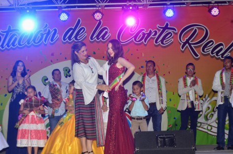 Carnaval en la Feria de la Pesca en Alvarado, en su edición 2019, presentó esta noche a su Corte Real y Reyes Infantiles; el evento se realizó en el parque central en medio de un ambiente familiar y lleno de alegría.