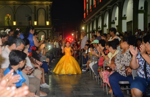 Carnaval en la Feria de la Pesca en Alvarado, en su edición 2019, presentó esta noche a su Corte Real y Reyes Infantiles; el evento se realizó en el parque central en medio de un ambiente familiar y lleno de alegría.