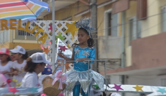 Este domingo se realizó el primer papaqui del Carnaval de Alvarado por las calles de esta ciudad, conocida por su alegría, su tradicional pesca, gastronomía y generosidad con sus visitantes. Las fiestas carnestolendas se llevarán a cabo del 24 al 30 de abril. 