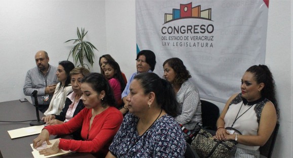 Este 9 de abril, Día Nacional de la Adopción, la diputada Cristina Alarcón Gutiérrez dio a conocer que el próximo 29 de mayo a partir de las 10:00 horas se realizará, en el auditorio Sebastián Lerdo de Tejada del Congreso del Estado un Conversatorio en el que se abordarán las experiencias de padres que han adoptado y además se analizará la legislación vigente en la materia.  