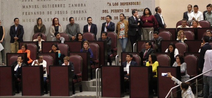 Aspectos de la sesión extraordinaria, la cuarta del primer periodo de sesiones plenarias, en donde se tocaría el tema hacendario, y al parecer los diputados de la mayoría  no se pusieron de acuerdo entre ellos, ya que los de la oposición estaban más que de acuerdo y a favor de  ese tema...