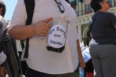 Organizaciones campesinas se congregan en un mitin en Plaza Lerdo de Xalapa, conmemorando el centenario de la muerte de Emiliano Zapata. 