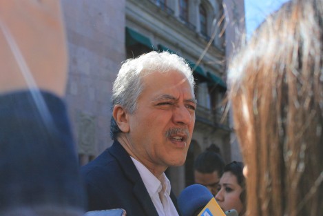 El alcalde de Xalapa, Hipólito Rodríguez Herrero, confirmó que debido al retraso en la llegada de un material requerido para el área de entrenamiento de tiro, en el cuartel de policía, se debió devolver a la federación 1 mdp, al vencerse el plazo para ejercerlo. 