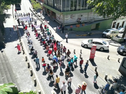 Marchando desde varios puntos de la ciudad y posteriormente reuniéndose en plaza Lerdo, varias Organizaciones se congregaron para conmemorar el centenario de la muerte de Emiliano Zapata. 