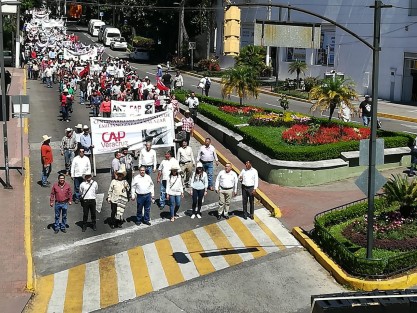 Marchando desde varios puntos de la ciudad y posteriormente reuniéndose en plaza Lerdo, varias Organizaciones se congregaron para conmemorar el centenario de la muerte de Emiliano Zapata. 