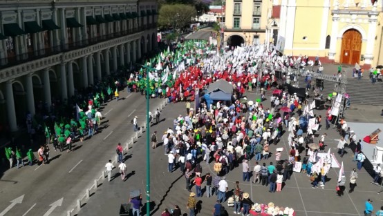 Marchando desde varios puntos de la ciudad y posteriormente reuniéndose en plaza Lerdo, varias Organizaciones se congregaron para conmemorar el centenario de la muerte de Emiliano Zapata. 
