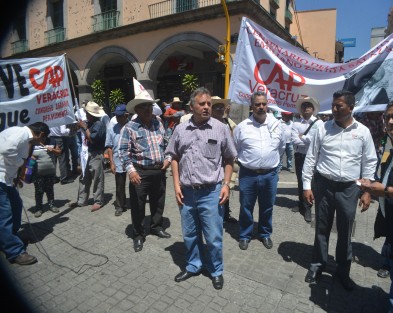 Marchando desde varios puntos de la ciudad y posteriormente reuniéndose en plaza Lerdo, varias Organizaciones se congregaron para conmemorar el centenario de la muerte de Emiliano Zapata. 