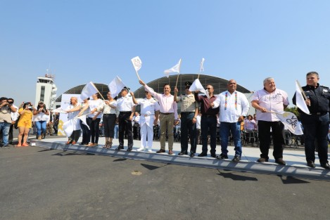 Con el objetivo de garantizar la seguridad de viajantes en el próximo periodo vacacional, el gobernador Cuitláhuac García Jiménez puso en marcha el Operativo Semana Santa 2019 para todo el estado, en el que participan 4 mil 289 elementos y 640 unidades, entre vehículos terrestres especializados, acuáticos y aeronaves.