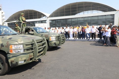 Con el objetivo de garantizar la seguridad de viajantes en el próximo periodo vacacional, el gobernador Cuitláhuac García Jiménez puso en marcha el Operativo Semana Santa 2019 para todo el estado, en el que participan 4 mil 289 elementos y 640 unidades, entre vehículos terrestres especializados, acuáticos y aeronaves.