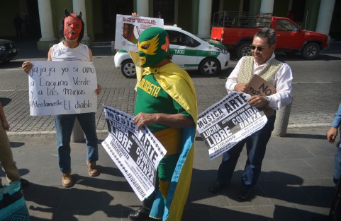 El activista <em>Ecologista Universal</em>,  como ya es tradición inició su via crucis en contra del daño ambiental; en esta ocasión se trasladará a Palma Sola para apoyar a sus compañeros quienes luchan en contra de las mineras. 