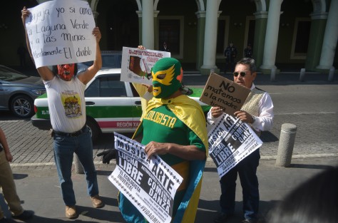El activista <em>Ecologista Universal</em>,  como ya es tradición inició su via crucis en contra del daño ambiental; en esta ocasión se trasladará a Palma Sola para apoyar a sus compañeros quienes luchan en contra de las mineras. 