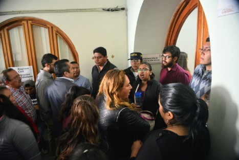 Integrantes de la organización Progresa México así como personal del ayuntamiento impidieron el acceso por varios minutos a la prensa ante el temor que estos no dejaran dar su tan importante rueda de prensa a el alcalde Hipólito Rodríguez. 