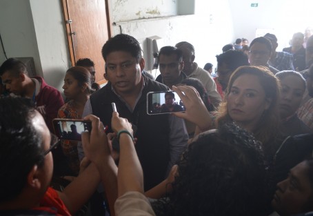 Los quejosos manifestaron que fueron dejados fuera del programa de obras 2018, por lo cual intentaron hablar con el munícipe.