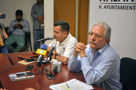 Durante la conferencia, el alcalde Hipólito Rodríguez habló de varios temas, destacándose el de la basura, ya que dijo éste ya estaba convertido en tiradero a cielo abierto desde hace mucho y no es que ellos no la hayan hecho así, la mayor prueba dijo es la presencia de cientos de zopilotes.