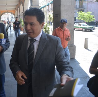 Arturo Nicolás Baltazar, abogado del exfiscal Luis Ángel N. responsabilizó al exgobernador Yunes y a su hijo, el alcalde de Veracruz,  Fernando, de cualquier cosa que le pase a él y a su familia. 