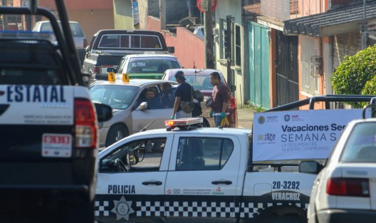 Una persona del sexo masculino fue ejecutada esta mañana en Xalapa, al salir de su domicilio en la calle Encanto, a la altura de la calle Coyoacán, cerca del Congreso del Estado. 