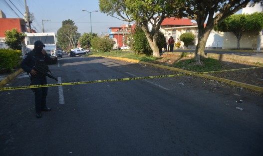 Una persona del sexo masculino fue ejecutada esta mañana en Xalapa, al salir de su domicilio en la calle Encanto, a la altura de la calle Coyoacán, cerca del Congreso del Estado. 
