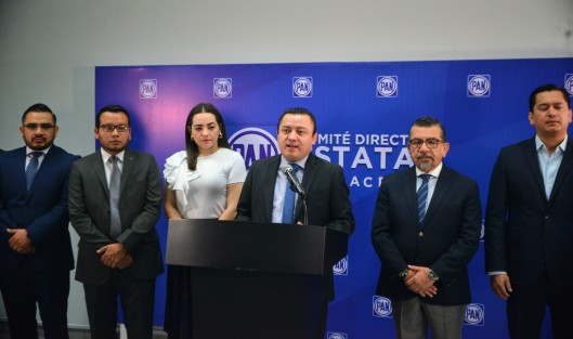 José de Jesús Mancha, dirigente del estatal del PAN, en rueda de prensa criticó nuevamente la inseguridad en el estado y lamentó que las autoridades sigan culpando a la Fiscalía y no se pongan a resolver el problema.  Dijo <em>yo creo que esperan a los Avengers para resolverlo</em>.