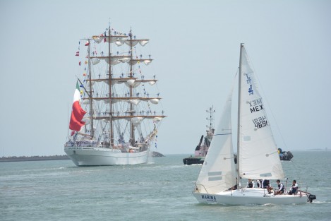 Familiares y amigos despiden a los 89 cadetes alumnos de la escuela naval militar que está tarde inician su travesía en el buque escuela velero Cuauhtémoc, donde visitarán varios puertos de 16 países diferentes, adquiriendo conocimiento de adiestramiento como parte de su capacitación naval.  