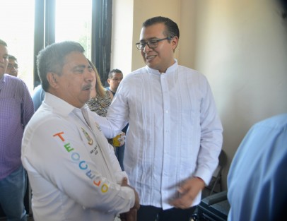 Posterior a la firma, los alcaldes participantes convivieron e intercambiaron  productos de su región.