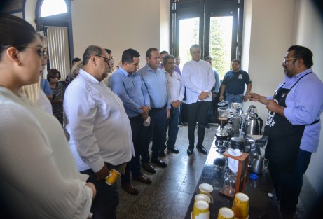 Posterior a la firma, los alcaldes participantes convivieron e intercambiaron  productos de su región.