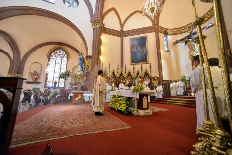 Los Santos óleos que se usarán para todos los sacramentos que se impartirán en la Diócesis de Xalapa, son bendecidos durante esta celebración de la misa de los santos óleos.