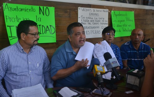 Vecinos de Nuevo Xalapaexigen al alcalde de Xalapa, Hipólito Rodríguez para que ejerza acto pleno de dominio sobre  campo deportivo que se encuentra en manos de particulares impunemente y dicen darle uso millonario al lugar y no permitir a los vecinos usarlo.  