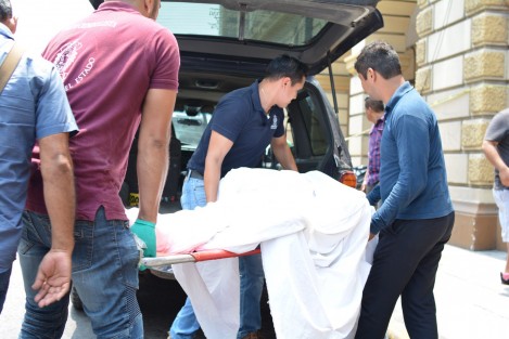 En la entrada del Palacio Federal en el municipio de Veracruz, fue encontrado sin vida un locatario de aproximadamente 47 años, sus compañeros de venta fueron quienes le dieron aviso a las autoridades al percatarse que no levantaba su puesto, entrando a despertarlo y encontrando el cadáver acostado.  