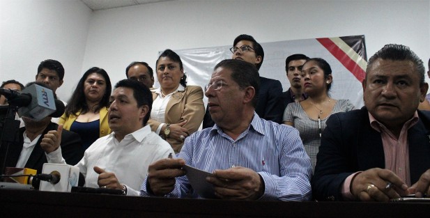 Asociaciones de abogados acudieron al Congreso del Estado a expresar su inconformidad por la detención arbitraria de que fuera objeto hace unos días su colega Nicolás Baltazar, señalaron a las autoridades de Tránsito del Ayto. de Veracruz y de la Fiscalía, de estar violando los derechos humanos de los ciudadanos. 