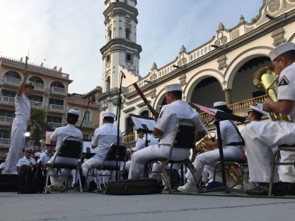 Como parte de la celebración de los 500 años del municipio de Veracruz ejercida como ayuntamiento, la banda sinfónica de la secretaría de Marina Armada de México, se presenta en el zócalo de la ciudad. Evento que se realiza esta noche para deleite de todos los veracruzanos y turistas en esta semana mayor. 