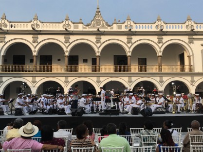Como parte de la celebración de los 500 años del municipio de Veracruz ejercida como ayuntamiento, la banda sinfónica de la secretaría de Marina Armada de México, se presenta en el zócalo de la ciudad. Evento que se realiza esta noche para deleite de todos los veracruzanos y turistas en esta semana mayor. 
