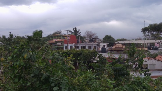 La Surada registró esta madrugada rachas de 80 km/h en los Tuxtlas, 60 km/h en Acayucan y 50 km/h en Orizaba, previéndose pierda intensidad en esta última, en la costa norte y región de Perote-Atzalan conforme avance la mañana, persistiendo hasta la tarde en la zona sur. Tal situación mantendrá el ambiente muy cálido en el estado de Veracruz durante este día (ver tabla de temperaturas), favorable para la continuidad, desarrollo y propagación de incendios forestales, de pastizales y de basureros. 