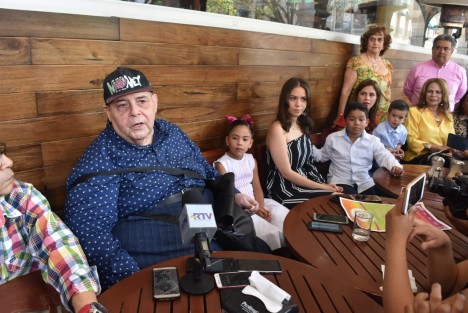En conferencia de prensa, José Antonio Cacho Gil, director de turismo de Alvarado, en compañía de la corte real infantil, invitaron al público en general al carnaval de este municipio que se realizará del 24 al 30 de abril en aquella ciudad. 