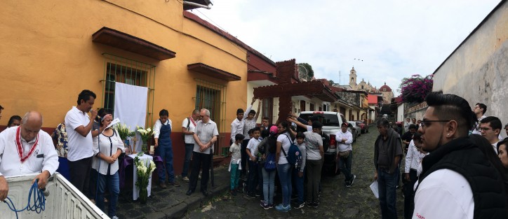 Vía Crucis recorrieron las calles de Xalapa, recordando el camino de Jesús hacia su crucifixión. Pese a la disminución de creyentes católicos practicantes, esta tradición se mantiene. 