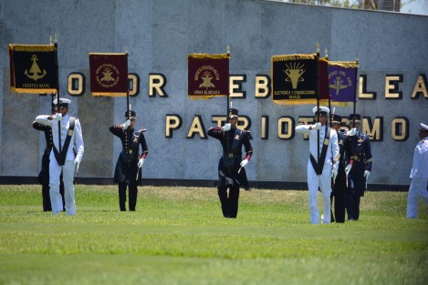 Hace 105 años, jóvenes cadetes como los que hoy toman juramento de bandera, defendieron el Puerto de Veracruz de la invasión norteamericana. 