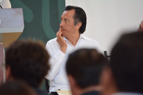 A cuestionamiento de los medios sobre un plazo para que disminuya en Veracruz la violencia, el Presidente AMLO dijo que en seis meses a partir de la fecha. 