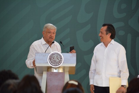 El presidente López Obrador reiteró su apoyo a Veracruz, pese a lo que publican un día y otro algunos columnistas. Habrá apoyo económico y en seguridad, aunque descartó la asignación de un comisionado en seguridad. 