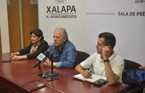 El alcalde de Xalapa, Hipólito Rodríguez, dijo que no tiene la cifra exacta de los visitantes a la ciudad, sólo comentó que el encargado de turismo le aseguró que fueron muchos, pero muchos visitantes. 