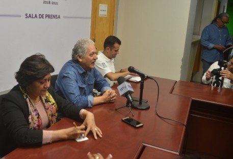 A pregunta expresa de qué pensaba sobre la propuesta de AMLO de acabar con la inseguridad en 6 meses, el munícipe dijo que es imposible, ya que se necesitan alrededor de 15 mil elementos de seguridad.