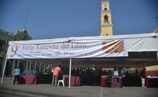 Desde del día de hoy, y hasta el 29 de abril, en la plaza Lerdo de esta capital se encuentra la Expo Feria Xalapeña del Libro.  