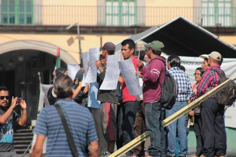 Habitantes de Chumatlán denuncian saqueo de piedra de río como negocio de su alcalde. Piden a las autoridades detengan el deterioro ecológico y se castigue a los responsables.