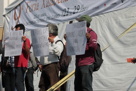 Habitantes de Chumatlán denuncian saqueo de piedra de río como negocio de su alcalde. Piden a las autoridades detengan el deterioro ecológico y se castigue a los responsables.
